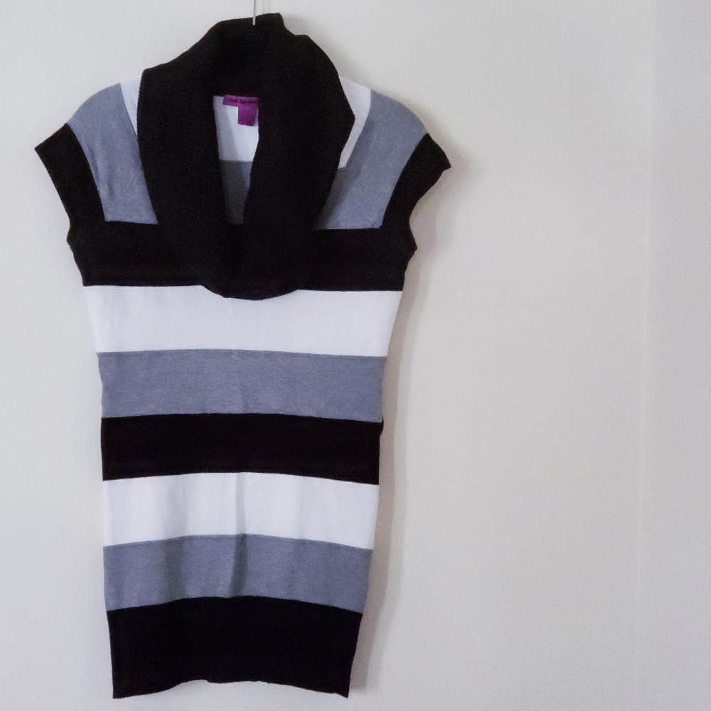 5/$25 Striped Cowl Neck Cap Sleeve Sweater Sz